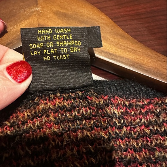 100% Alpaca Wool Sweater Vest Women Size M Red Paisley Knit Grannycore Peru Made - Picture 4 of 7